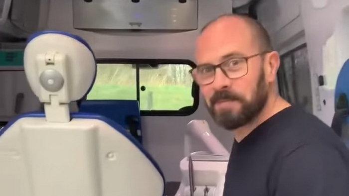 Photo pour l'article 'Ambulance équipée pour un cabinet dentaire mobile en Ukraine'
