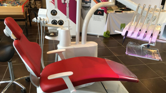 Photo pour l'article 'Unité de traitement dentaire KaVo Uniqua dans notre showroom'